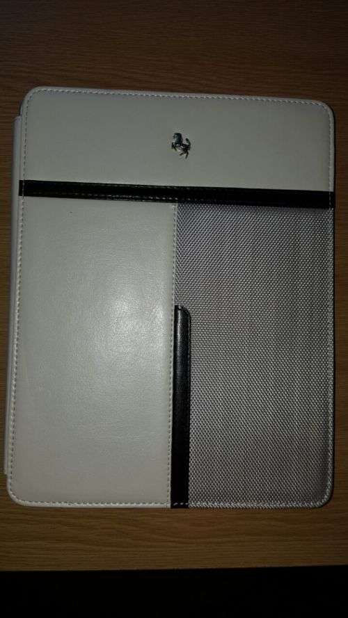 Apple IPad 4      9.5"   wifi   and   cellular   MD525