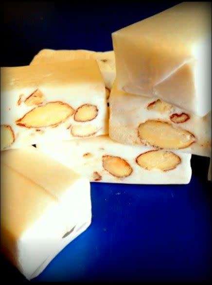 Almond Cherry Nougat Gift Box 150g