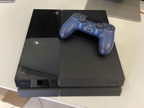 PS4 CONSOLE 500GB HDD INCLUDING 1X CONTROLLER + 3 GAMES
