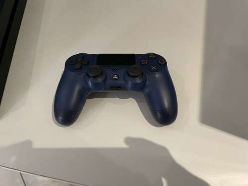 PS4 CONSOLE 500GB HDD INCLUDING 1X CONTROLLER + 3 GAMES