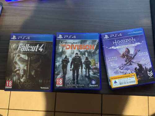 PS4 CONSOLE 500GB HDD INCLUDING 1X CONTROLLER + 3 GAMES