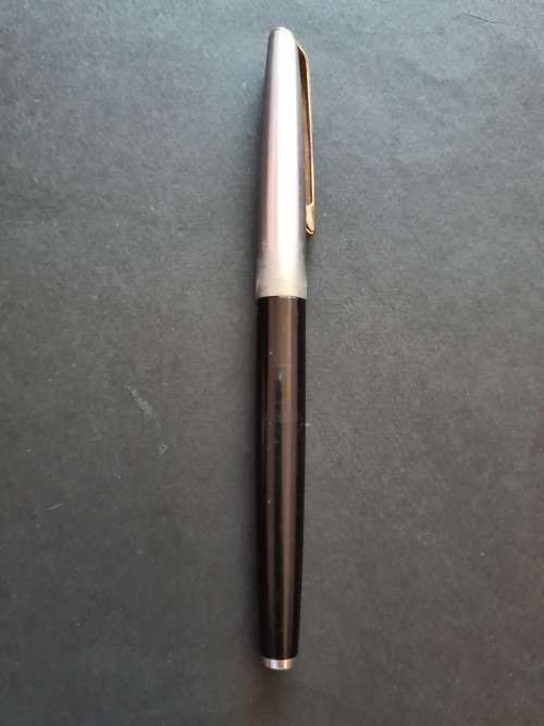 Hifra Fountain Pen - needs ink- nice condition