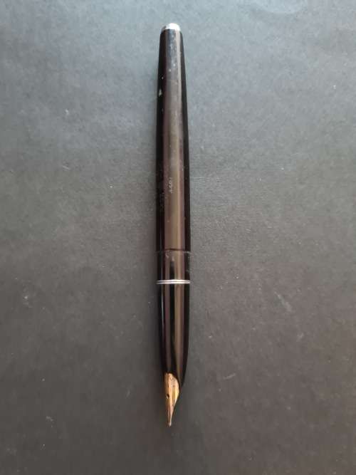 Hifra Fountain Pen - needs ink- nice condition