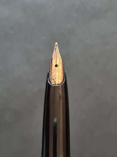 Hifra Fountain Pen - needs ink- nice condition