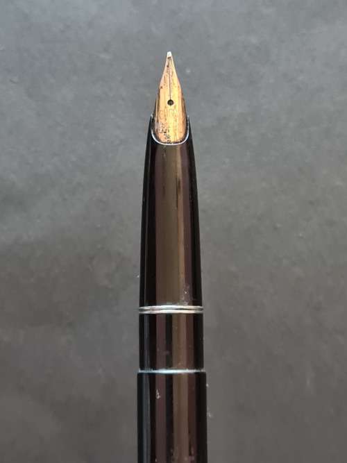 Hifra Fountain Pen - needs ink- nice condition