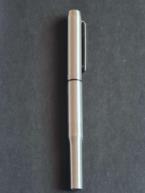 Vintage Patker Fountain Pen (made in England) needs ink - as per photograph