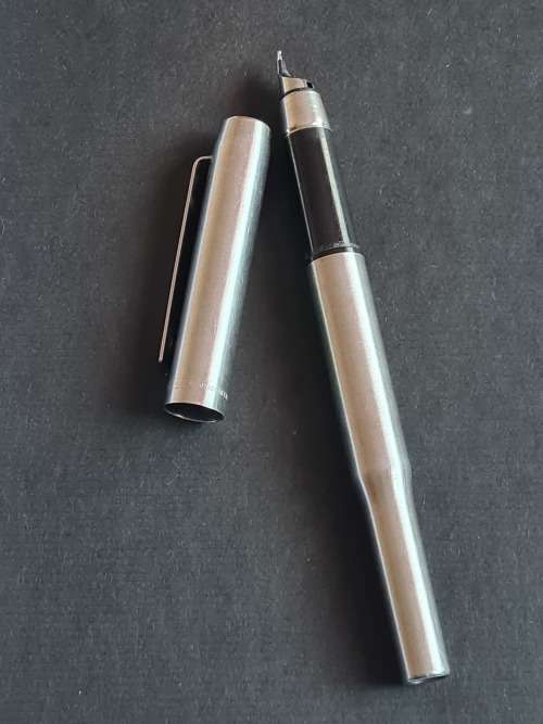 Vintage Patker Fountain Pen (made in England) needs ink - as per photograph