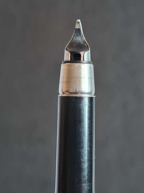 Vintage Patker Fountain Pen (made in England) needs ink - as per photograph