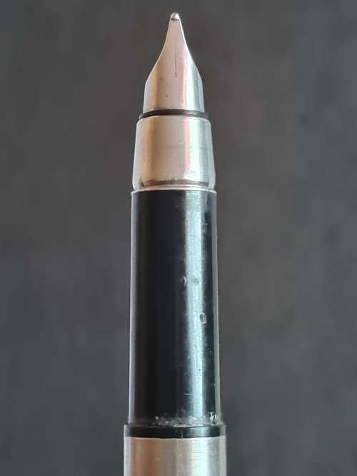 Vintage Patker Fountain Pen (made in England) needs ink - as per photograph