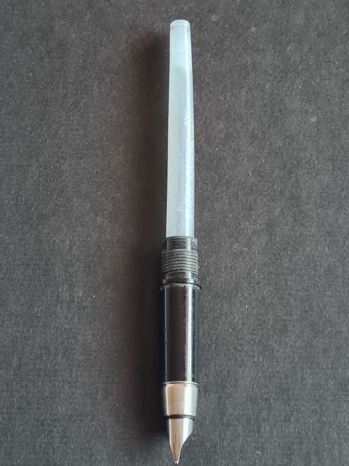 Vintage Patker Fountain Pen (made in England) needs ink - as per photograph