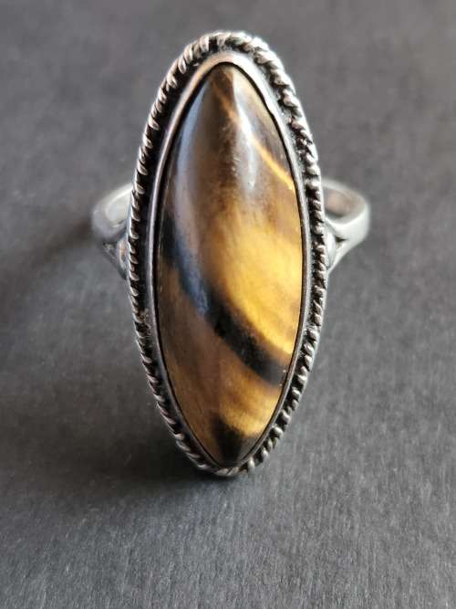 Vintage Sterling Silver Tiger`s Eye Ring 6.1 grams (total weight) - as per photograph