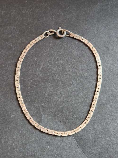 Sterling Silver Hand Chain (Italy stamp .925) 3.2 grams - as per photograph