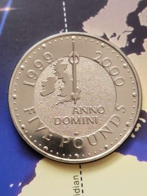 UK Millennium 5 Pounds QE2 2000 - as per photograph