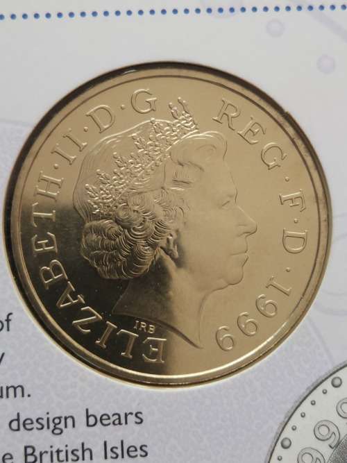 UK Millennium 5 Pounds QE2 2000 - as per photograph