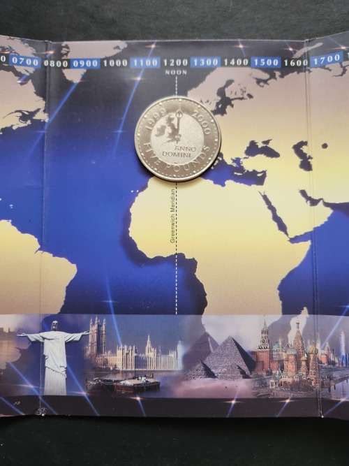 UK Millennium 5 Pounds QE2 2000 - as per photograph