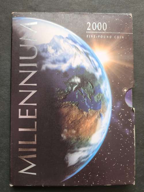 UK Millennium 5 Pounds QE2 2000 - as per photograph