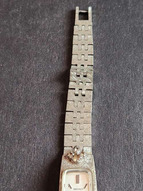 Vintage Ladies Seiko 23 Jewels Wrist Watch(not working & missing hour hand) - as per photograph