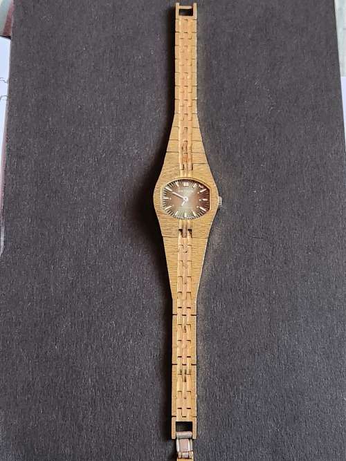 Ladies Datsun 17 Jewels Swiss movement Watch - nice condition (not working) - as per photograph