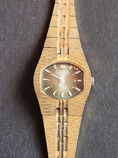 Ladies Datsun 17 Jewels Swiss movement Watch - nice condition (not working) - as per photograph
