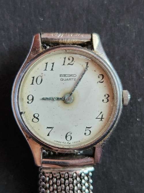 Vintage Ladies Seiko Quartz Watch (not working) - as per photograph
