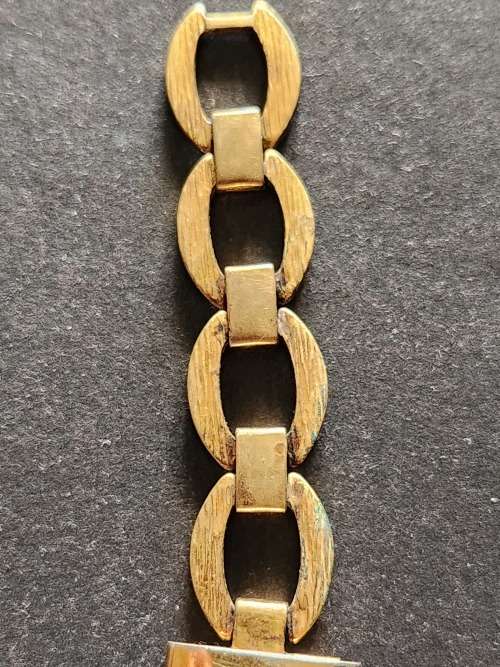 Vintage Ladies Delfin Watch (runs/stops) needs to be serviced - as per photograph