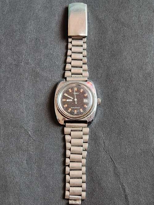 Vintage Men`s Timex Water Resistant Mechanical Watch made in Great Britain (not working)