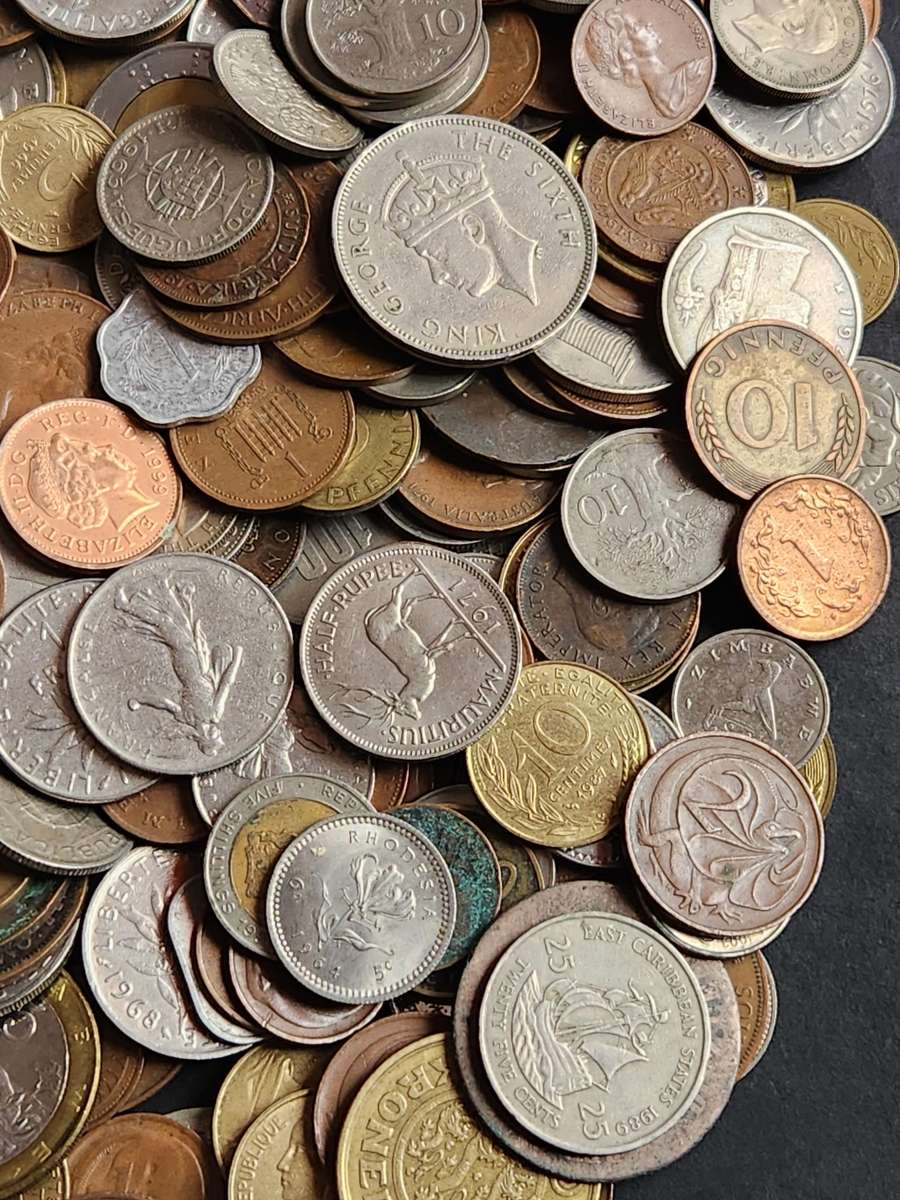 Mixed lot of World Coins 2 kg - as per photograph