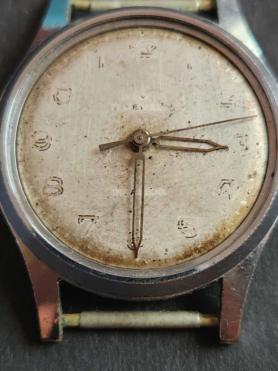 Vintage Deluxe 17 Jewels Mechanical Men`s Wrist Watch (not working- no glass- ideal for spares)