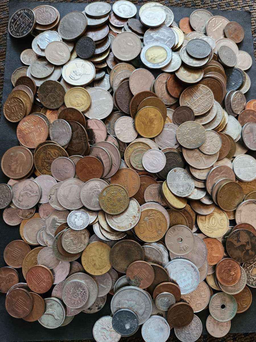 Mixed lot of World Coins 2 kg - as per photograph