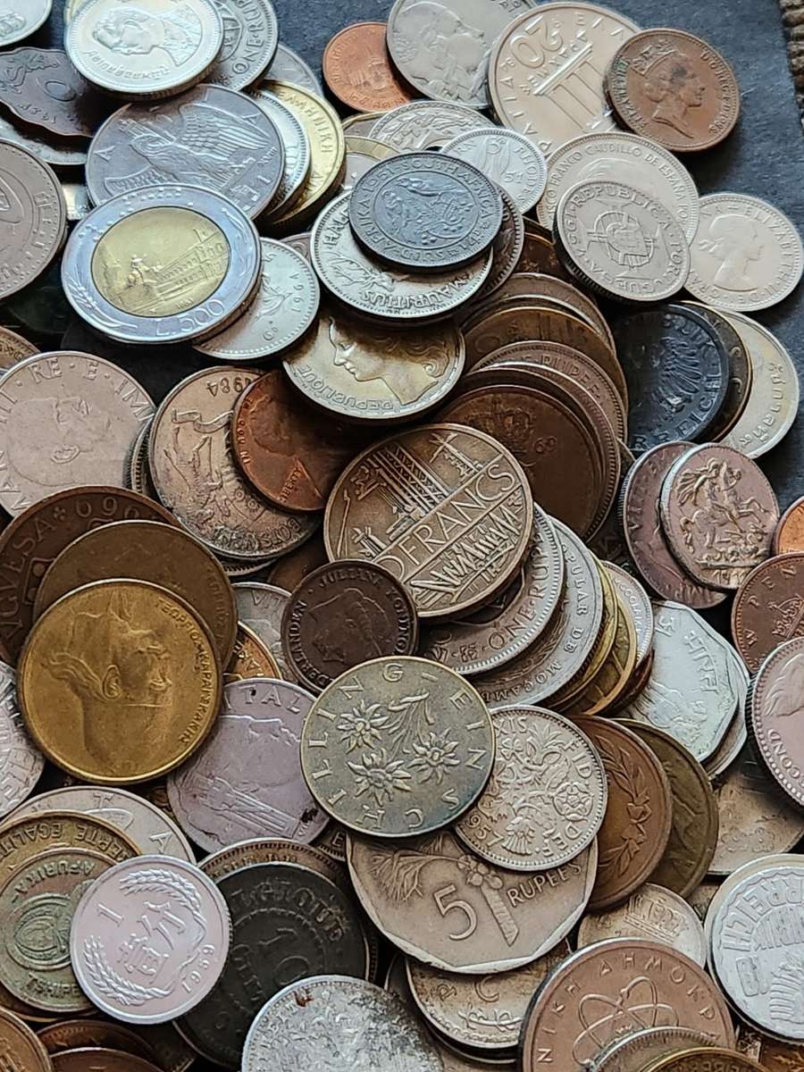 Mixed lot of World Coins 2 kg - as per photograph