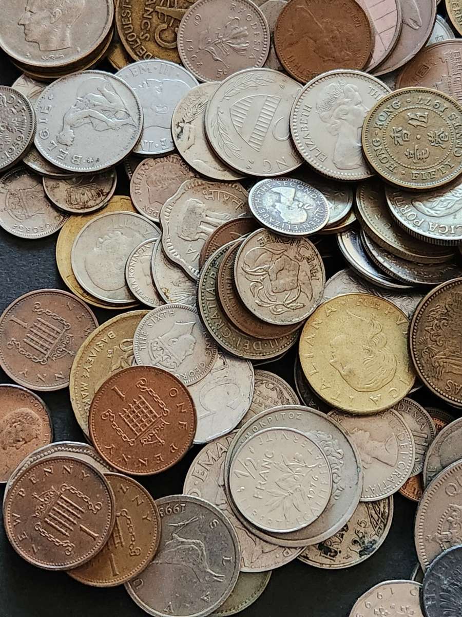 Mixed lot of World Coins 2 kg - as per photograph