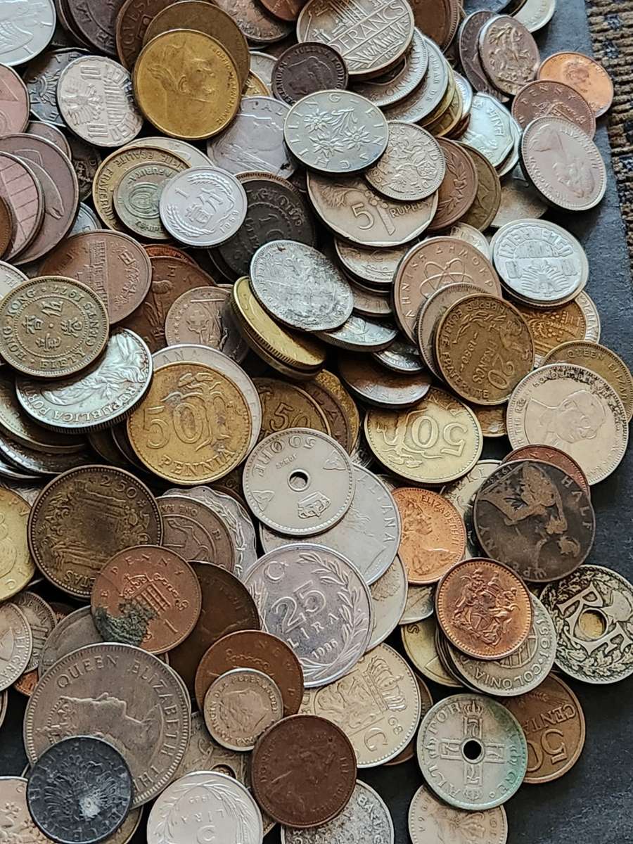 Mixed lot of World Coins 2 kg - as per photograph