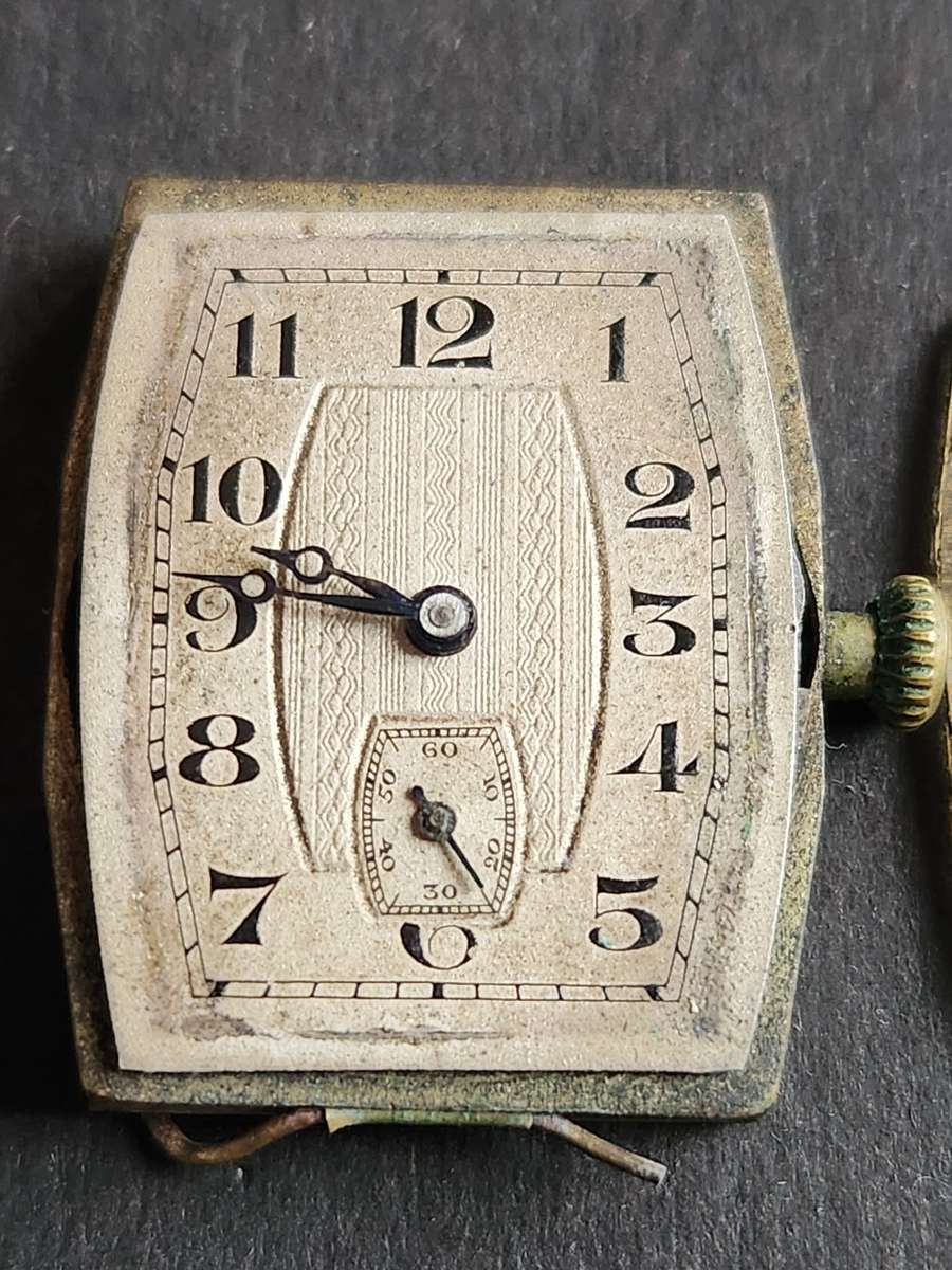 Vintage Mechanical Movement 17 Jewels Swiss made Watch (working on/off) - as per photograph