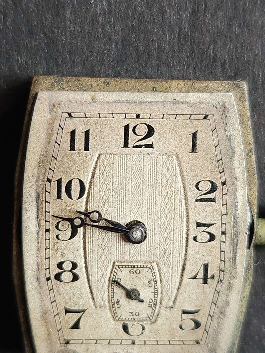 Vintage Mechanical Movement 17 Jewels Swiss made Watch (working on/off) - as per photograph