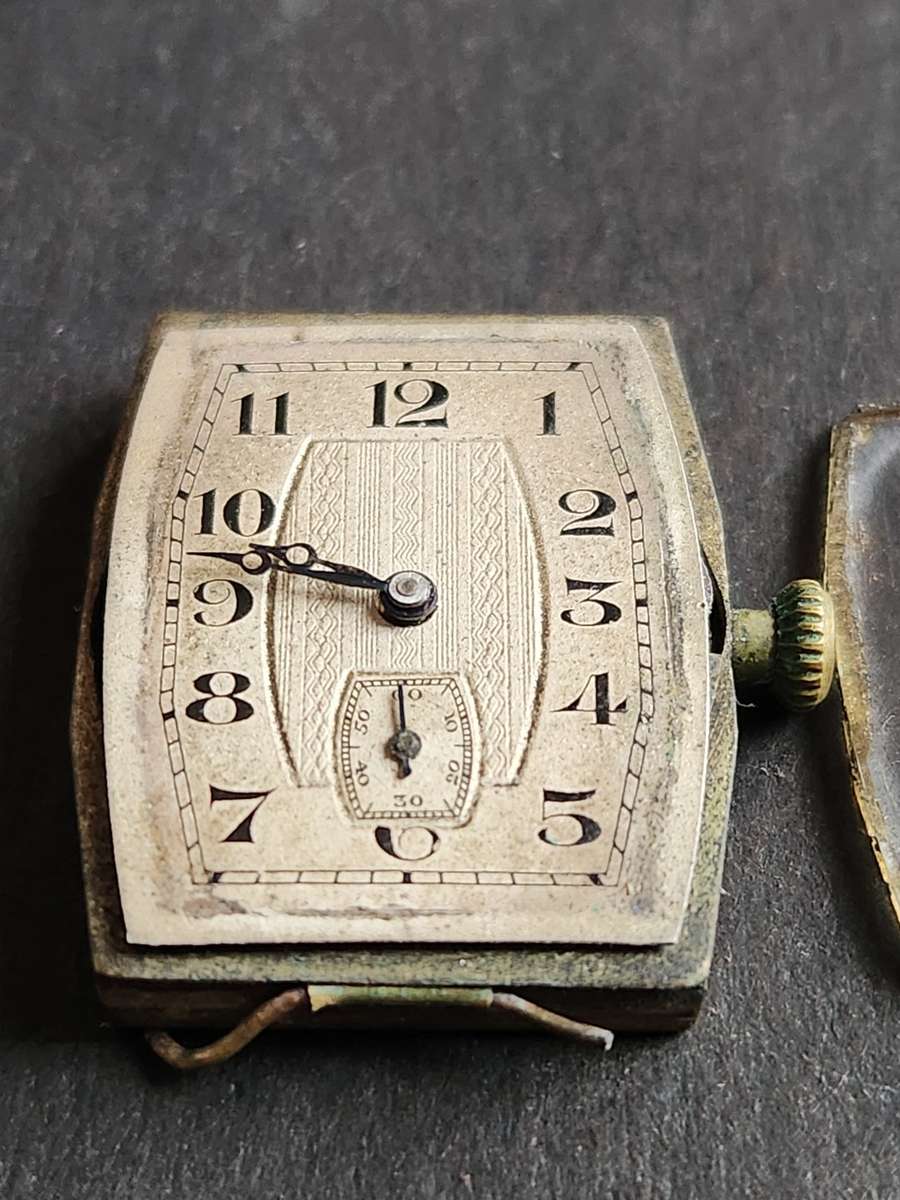 Vintage Mechanical Movement 17 Jewels Swiss made Watch (working on/off) - as per photograph