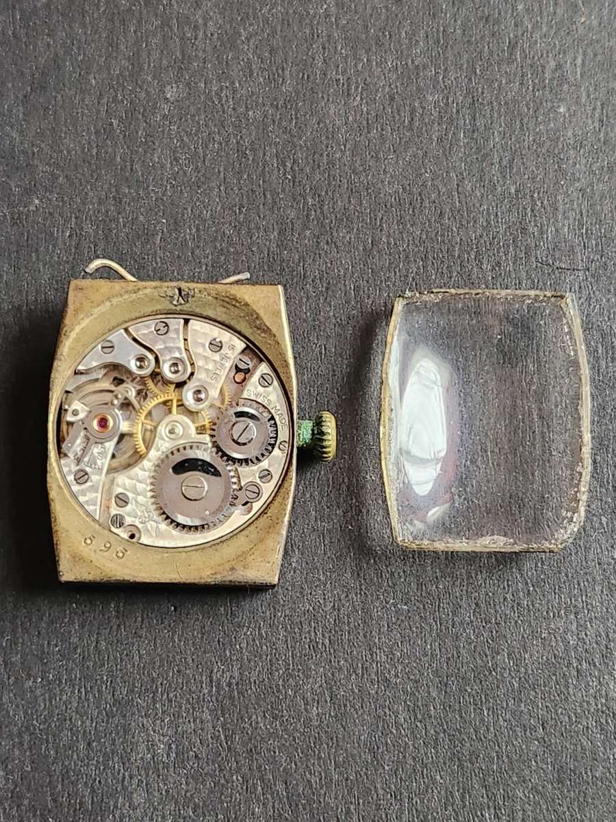 Vintage Mechanical Movement 17 Jewels Swiss made Watch (working on/off) - as per photograph