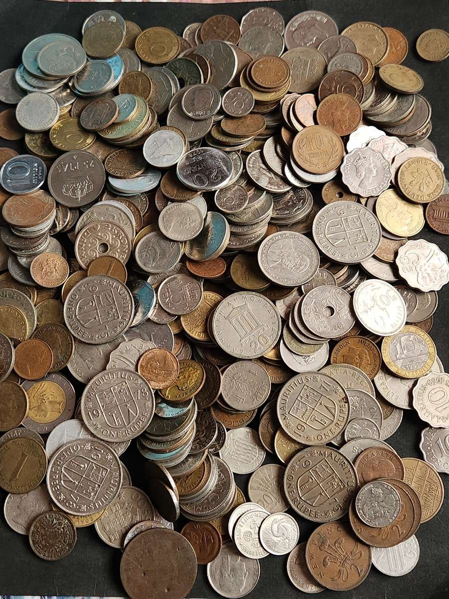 Mixed lot of World Coins 2 kg - as per photograph