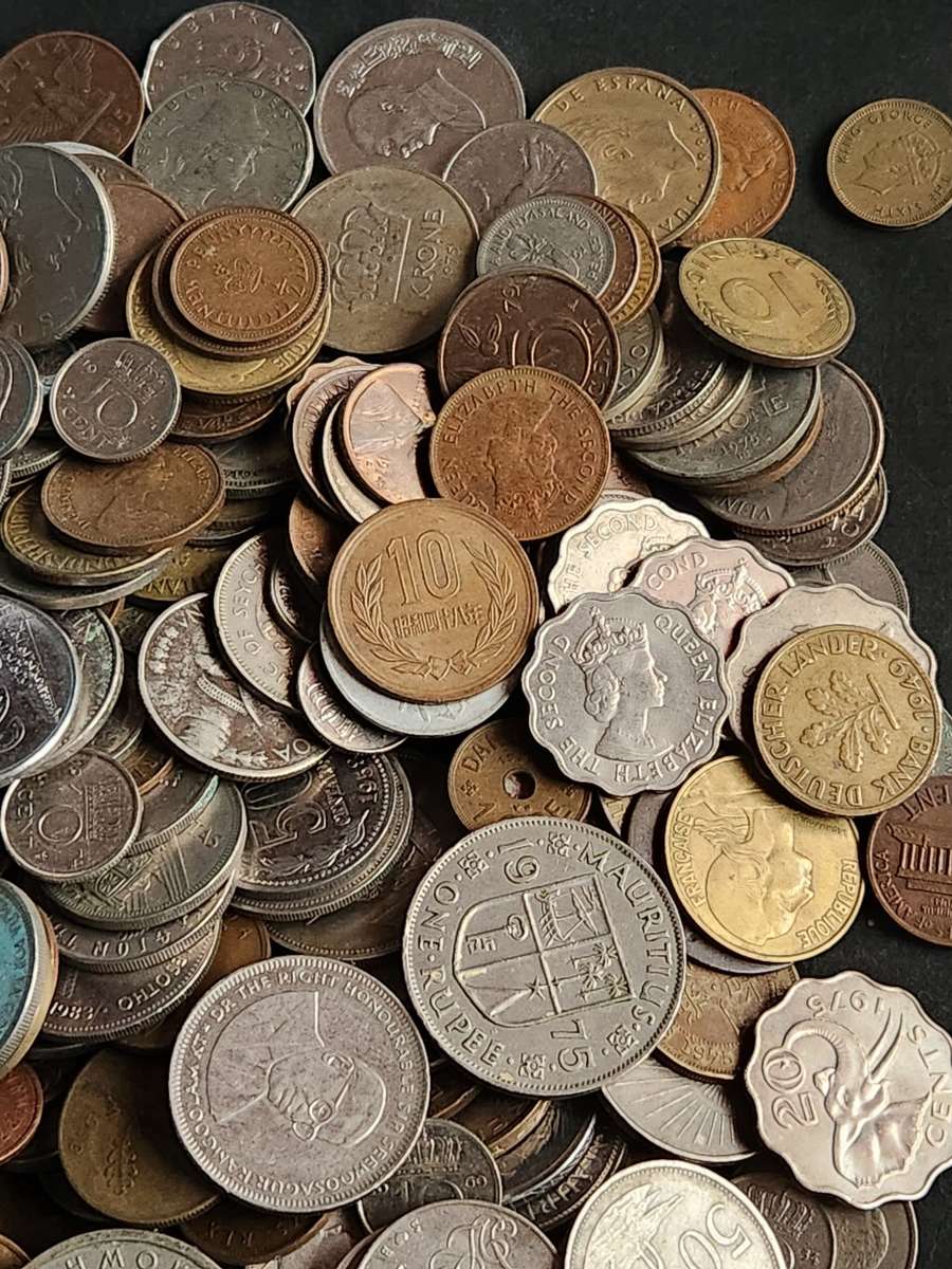 Mixed lot of World Coins 2 kg - as per photograph