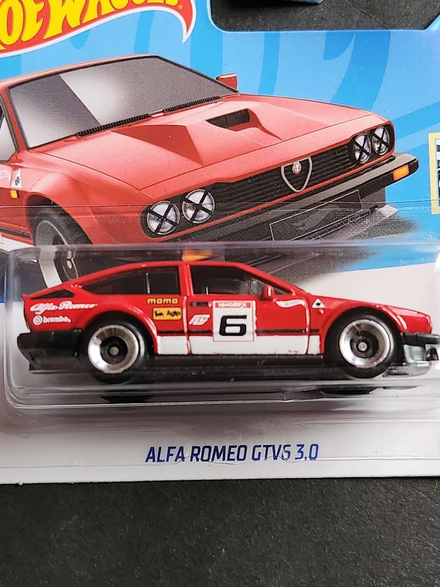 Hot Wheels Alfa Romeo GT6 3.0 (mint condition) - as per photograph