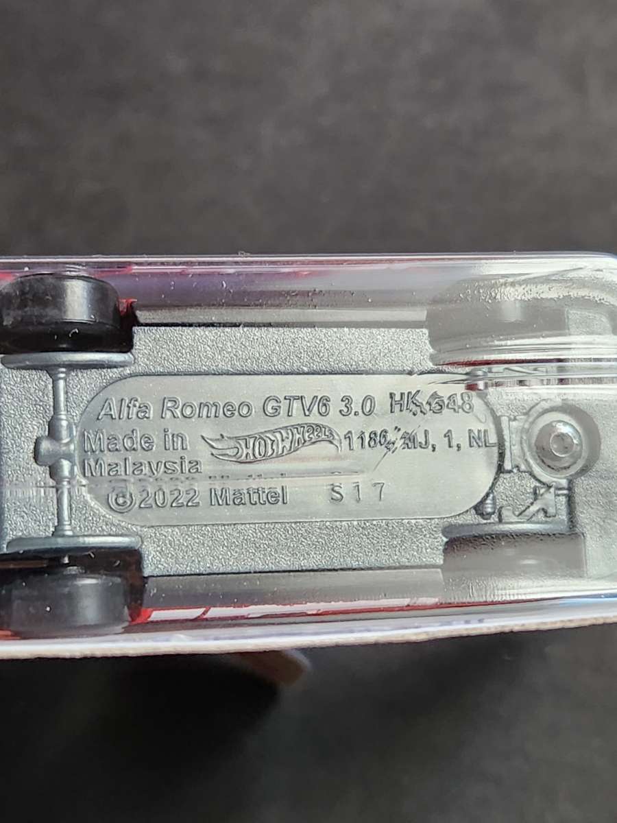 Hot Wheels Alfa Romeo GT6 3.0 (mint condition) - as per photograph