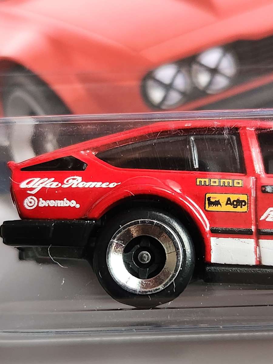 Hot Wheels Alfa Romeo GT6 3.0 (mint condition) - as per photograph