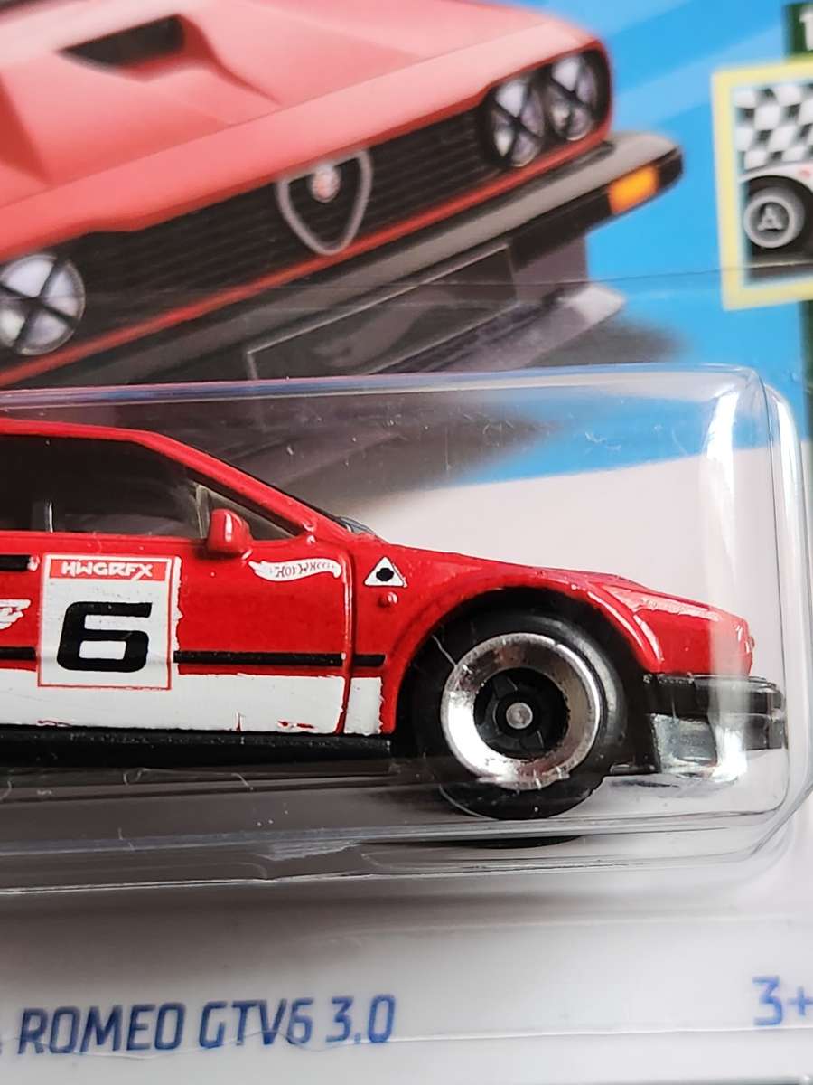 Hot Wheels Alfa Romeo GT6 3.0 (mint condition) - as per photograph