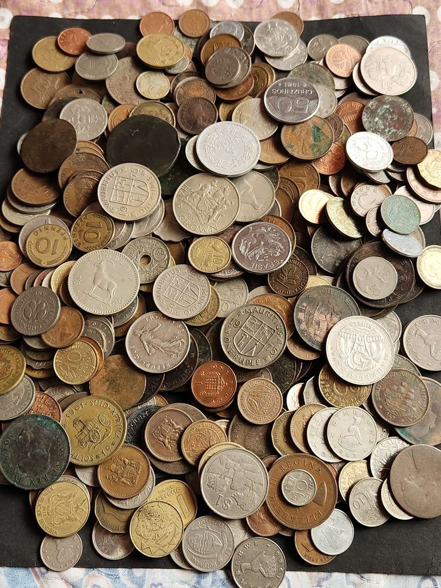 Mixed lot of World Coins 2 kg - as per photograph