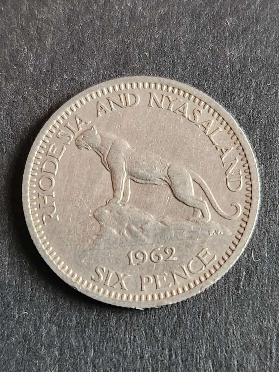 Rhodesia and Nysaland Sixpence 1962 - as per photograph