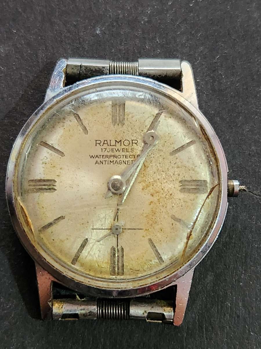 Vintage Men`s Ralmor 17 Jewels Water Protected Antimagnetic Watch missing winder (not working)
