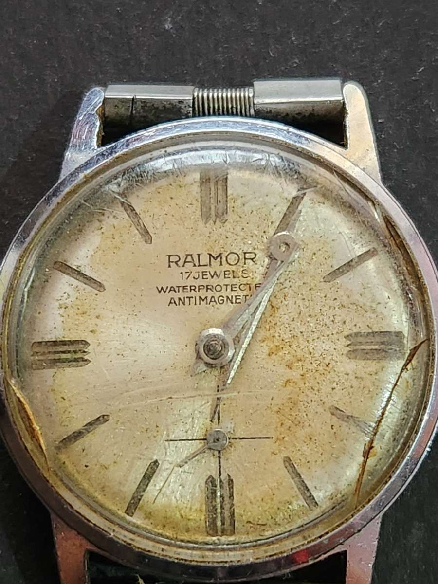 Vintage Men`s Ralmor 17 Jewels Water Protected Antimagnetic Watch missing winder (not working)