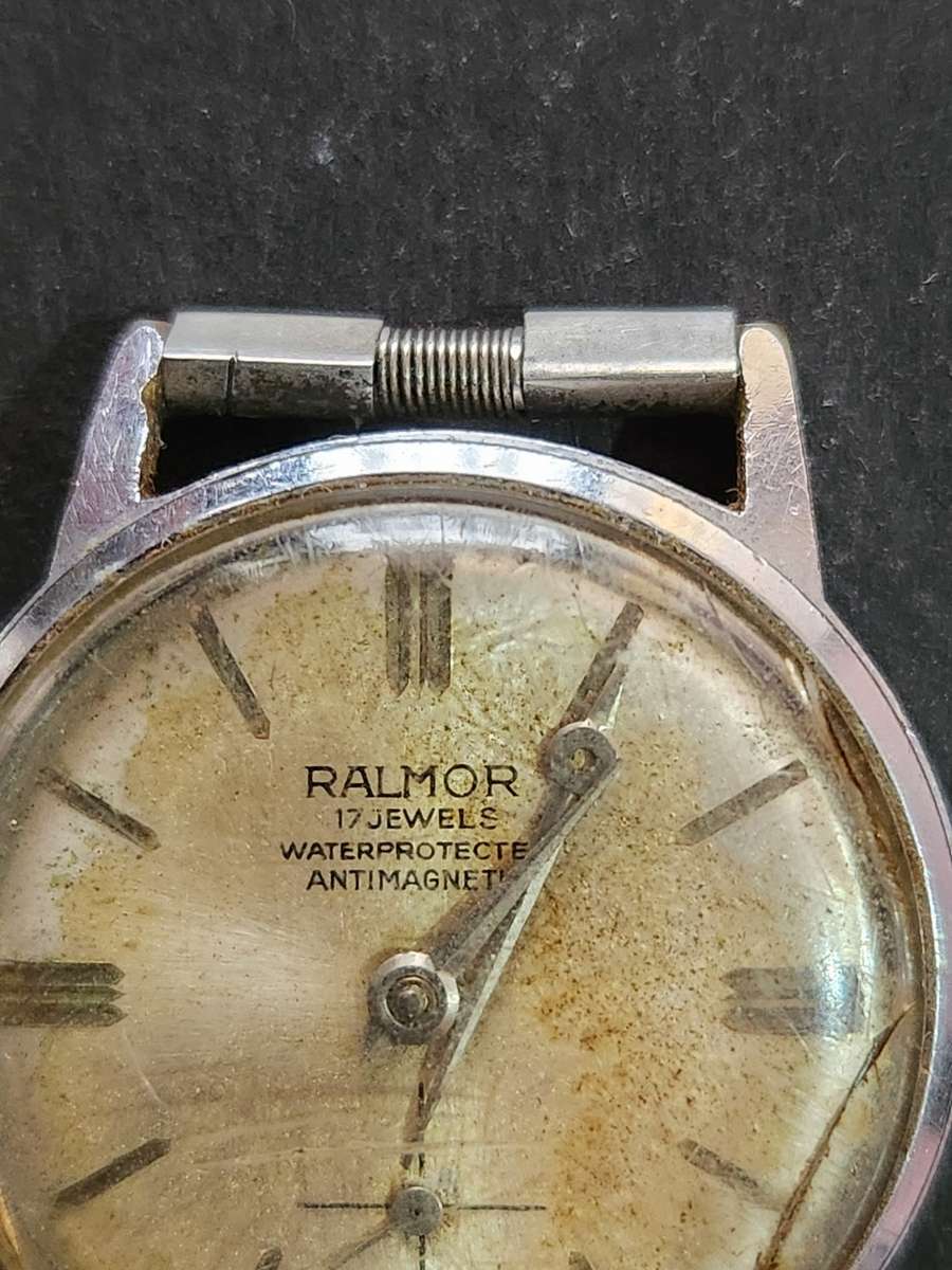 Vintage Men`s Ralmor 17 Jewels Water Protected Antimagnetic Watch missing winder (not working)