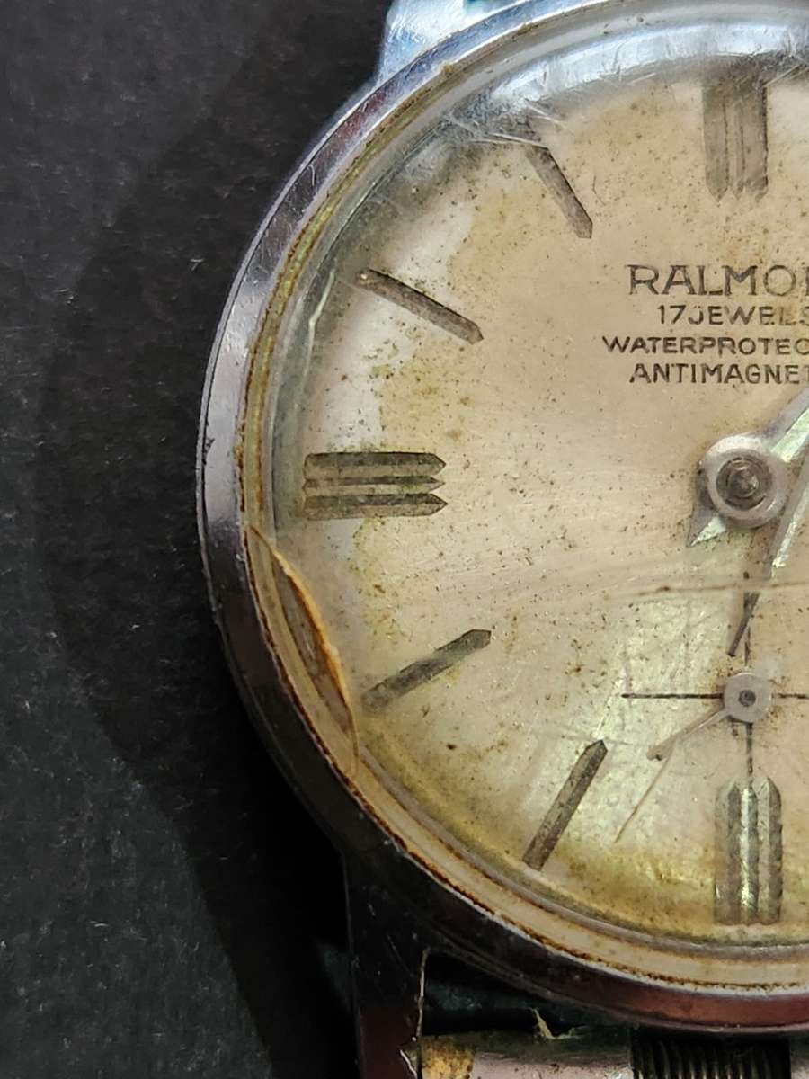 Vintage Men`s Ralmor 17 Jewels Water Protected Antimagnetic Watch missing winder (not working)
