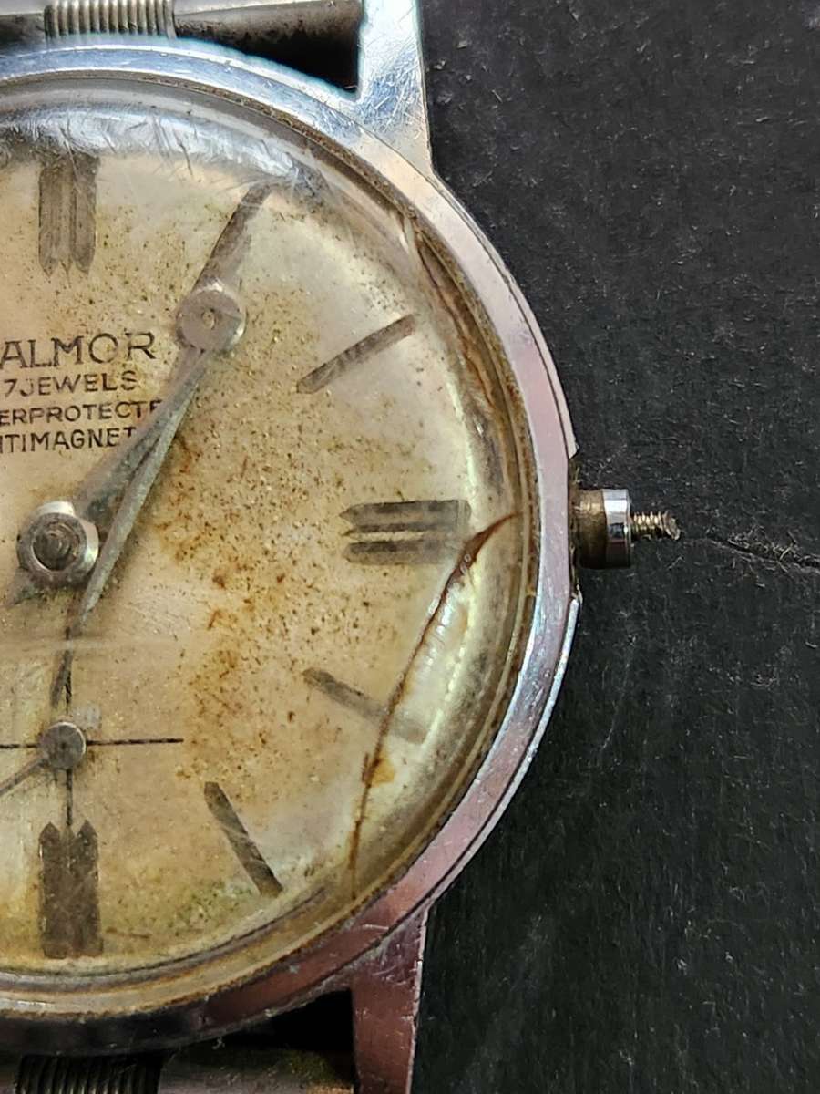 Vintage Men`s Ralmor 17 Jewels Water Protected Antimagnetic Watch missing winder (not working)