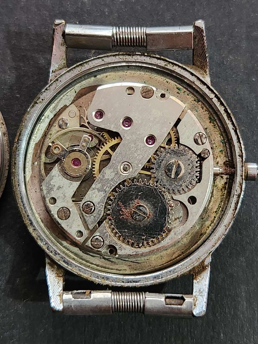 Vintage Men`s Ralmor 17 Jewels Water Protected Antimagnetic Watch missing winder (not working)